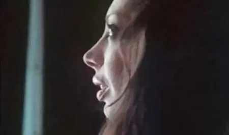 ژیمناست, برهنه ایرینا آموزش در اتاق به کلیپهای سکسی در اینستاگرام تنهایی.