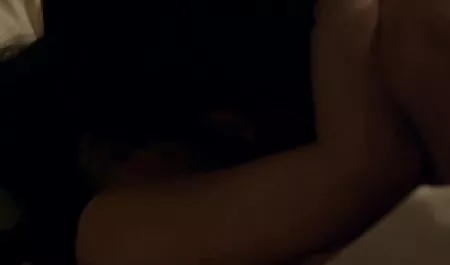 کامل بانوی داغ در شلوار سیاه و سفید او از خواب بیدار در یک sexدر اینستا هتل, سکس با مرد