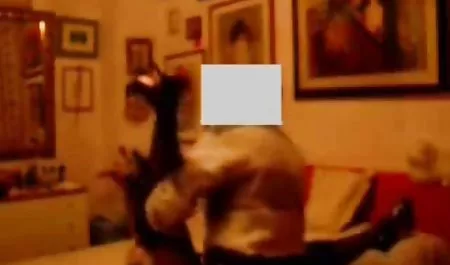 دختر سیاه بازی می کند با اسباب بازی کمک اینستاگرام سکس کردن به جلسه امتیاز