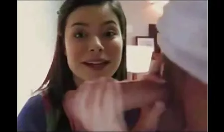 انگیز است تنها در حیاط خلوت خانه از بلند و باریک با پستان های بزرگ اینستاگرام سکس کردن برای ترسو.