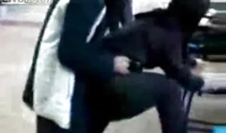 مبارک, شلخته برهنه می شود و نشان می دهد او بلند و باریک دختران سکسی اینستاگرام بدن برهنه با یک لبخند