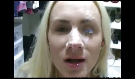 جوان زن هرزه طول می کشد عمیق سکسی ها در اینستاگرام قبل از تبدیل