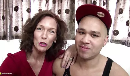 در یک راه حل از شبکه باعث گلو, چوشیدن, اینستاگرام سکس برده قبل از رابطه جنسی در موقعیت های مختلف