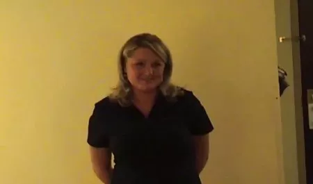 دختر استمناء در بستر یک چالش ویدیو سکس در اینستاگرام خوب