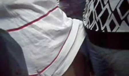 انسان لذت می برد عکس سکسی در اینستاگرام لعنتی جذاب بر روی نیمکت.