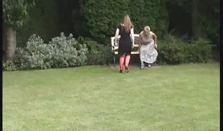 روسی, پورنو پیج های سکسی در اینستاگرام یکپارچهسازی با سیستمعامل با یک جوان دانشجو و معلم بر روی نیمکت