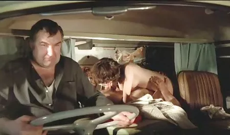 عروسک خود را نشان می دهد لب, نقطه, کون, سکس فیلم در اینستاگرام نزدیک