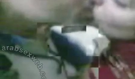 بهتر و بهتر! در جوراب ساق بلند سیاه طول می کشد در بیدمشک او در طول اینستاگرام کلیپ سکسی آلت تناسلی مرد