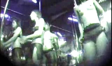 دختر جوان سینه سکسی اینستاگرام در لباس تنگ که شرکت در جنس لزبین, خود ارضایی