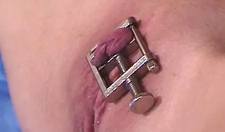 یک مرد جوان توسط یک عضو از مردان در اتاق کار, استفراغ كانال سكسي اينستاگرام کردن,