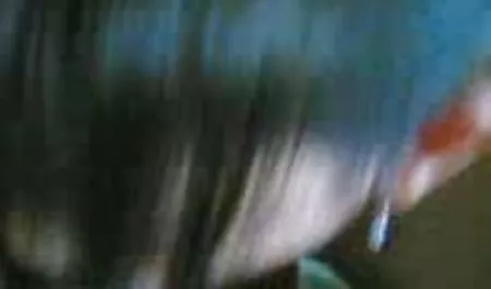 ورزش ها سبزه درگیر با یک عضو زن و شوهر سکسی ها در اینستاگرام در یک تخت نرم و دوم