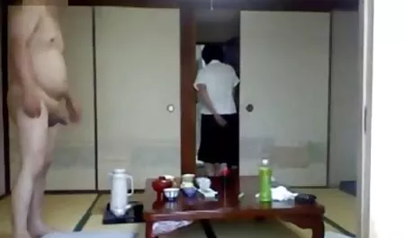 دوست داشتنی, زن با زن و سکسی هات اینستا شوهر بر روی نیمکت.