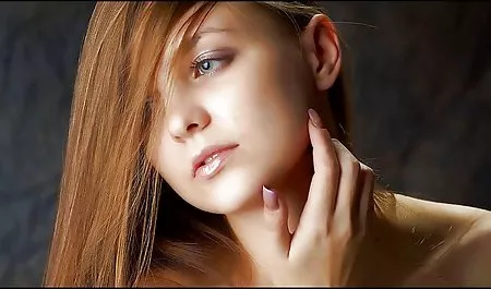 دختر نشسته فیلم سوپر سکسی در اینستاگرام در مقابل احساسی