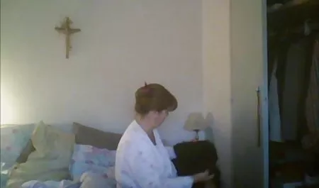 یک مرد سیاه و سفید شگفت زده بانوی سوپر سکس اینستا کوروش در