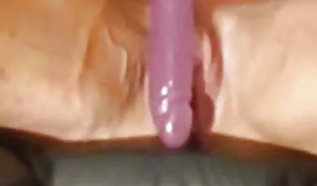 دختر جوان استفاده از تجربه, ماساژ سکسی اینستا دختران در جوراب ساق بلند سفید