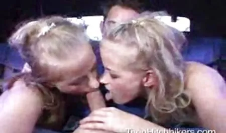 کس مودار در كانال سكسي اينستاگرام جوراب ساق بلند می گه.