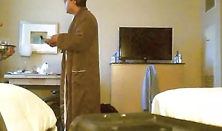 در پست های سکسی اینستا لباس سفید با بهره گیری از با جوان عاشق