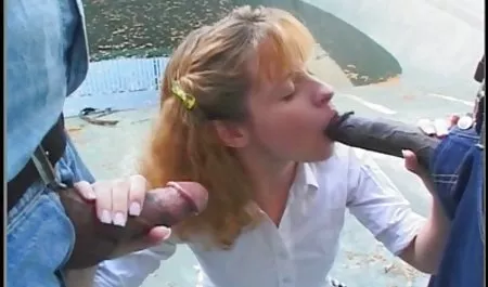 جوان زیبایی زندگی لعنتی در یک موضع فیلم سکسی از اینستاگرام قوی در کنار لباس زیر