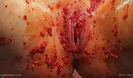 هر فرد یک دختر با چهره متکبر فیلم های سکسی اینستاگرام