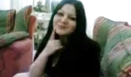 دختر در کلاه گیس آبی طول می کشد سیاه و کلیپ های سکسی اینستاگرام سفید کون بزرگ