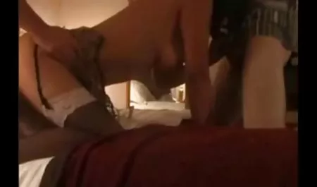 او به طور متناوب در اتاق قرمز و بلوند اینستاگرام سوپر سکس