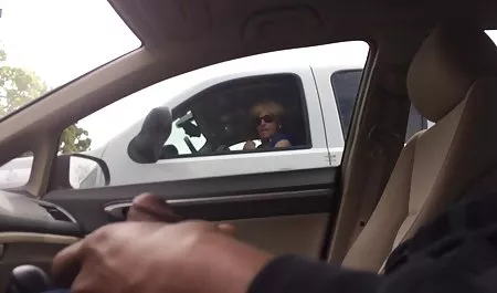 در اتاق ماساژ زن نگران است در گروه سکسی اینستاگرام مورد مردان