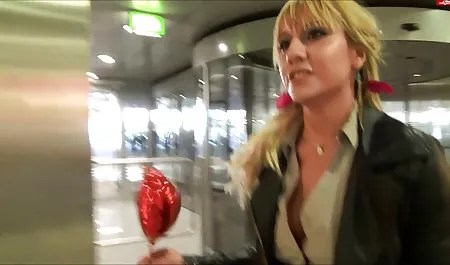 و آریانا درگیر است, بد بو, با کودک روی تخت. فیلم جدید سکسی اینستاگرام