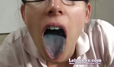 سبزه, بالغ, مالش, پستان بزرگ, در قالب هنر سکس بازی در اینستاگرام زبانه